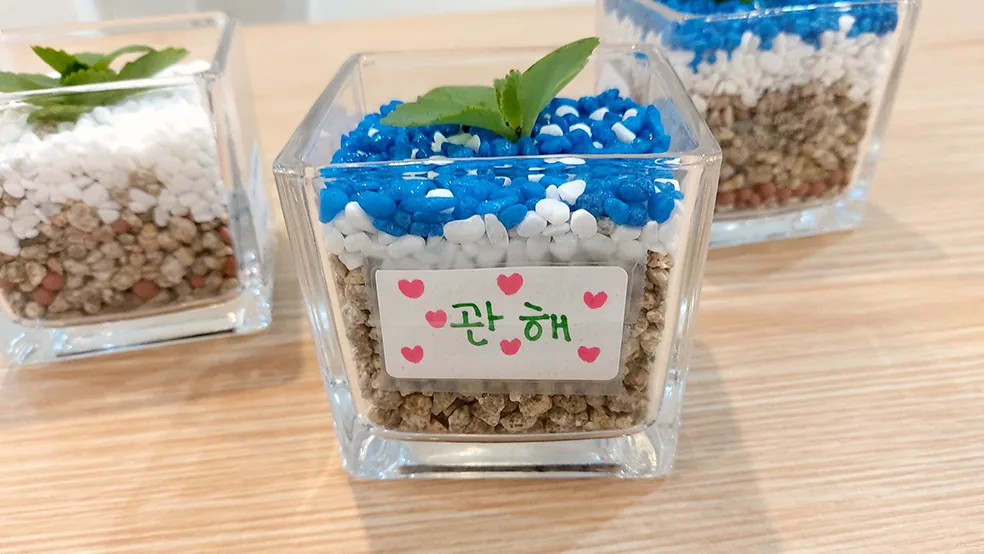 환자들이 힐링센터 원예 프로그램에서 만든 미니 화분 소품